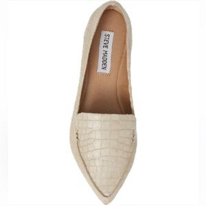 NWOB Steve Madden feather loafer